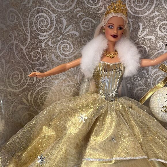 NEW Celebration Barbie, Special 2000 Edition - Picture 6 of 6
